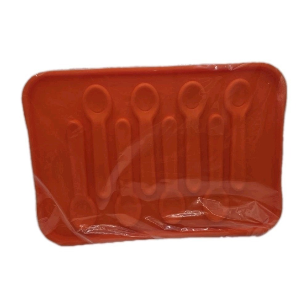 Pampered Chef orange Silicone Spoon Mold DIY Chocolate Cookie Candy Makes 8 EUC